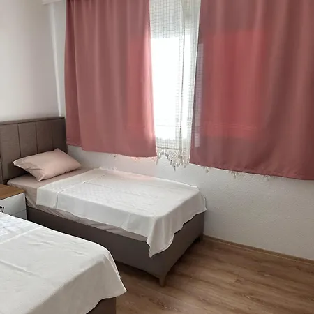 Merkez De Muestakil Ev Villa