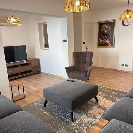 Merkez De Muestakil Ev Villa